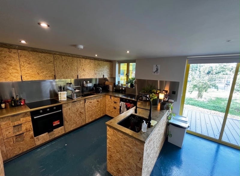 Room Overbury Road in Greater London