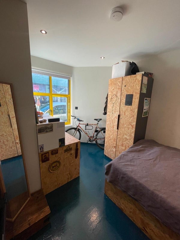 Room Overbury Road in Greater London