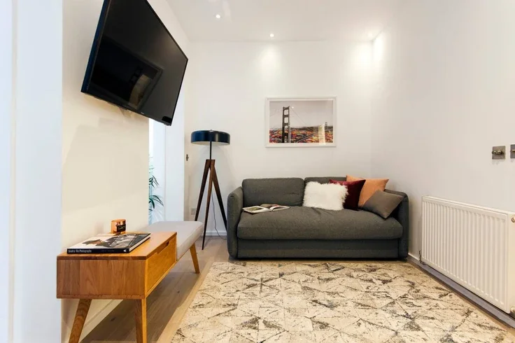 Flat Monmouth Street in Greater London