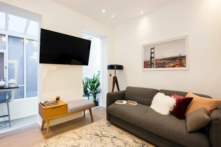 Flat Monmouth Street in Greater London