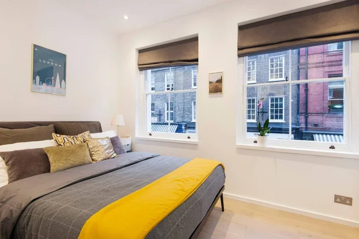 Flat Monmouth Street in Greater London