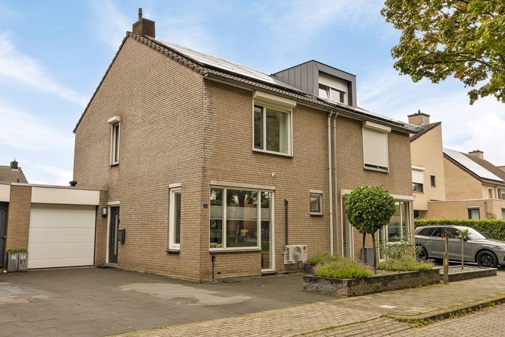 Huis Burg. Wijnandsstraat 84 in Eijsden