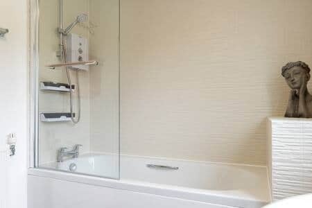 Room Latchet Lane in Upton