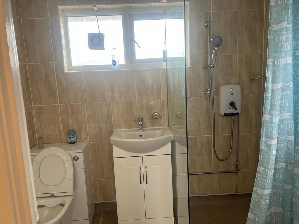 Room Links Crescent in Sandwell