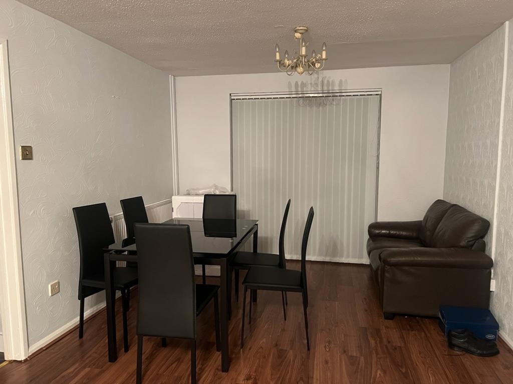 Room Links Crescent in Sandwell