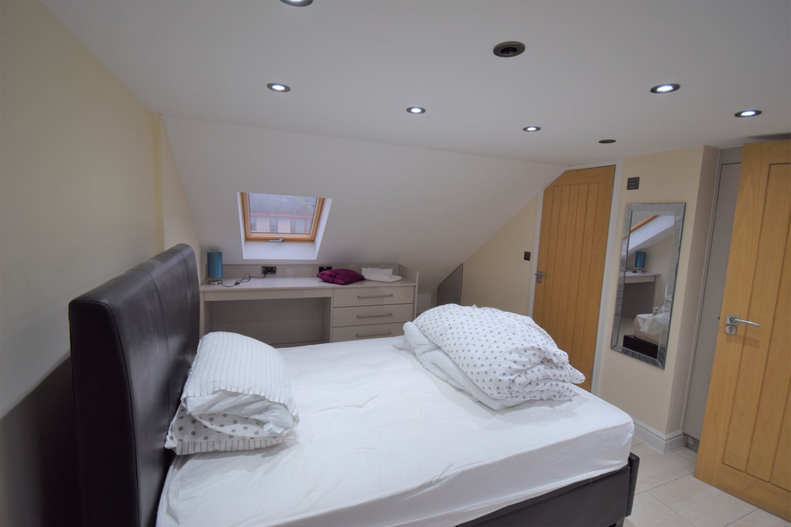 Flat Beehive Lane in Greater London