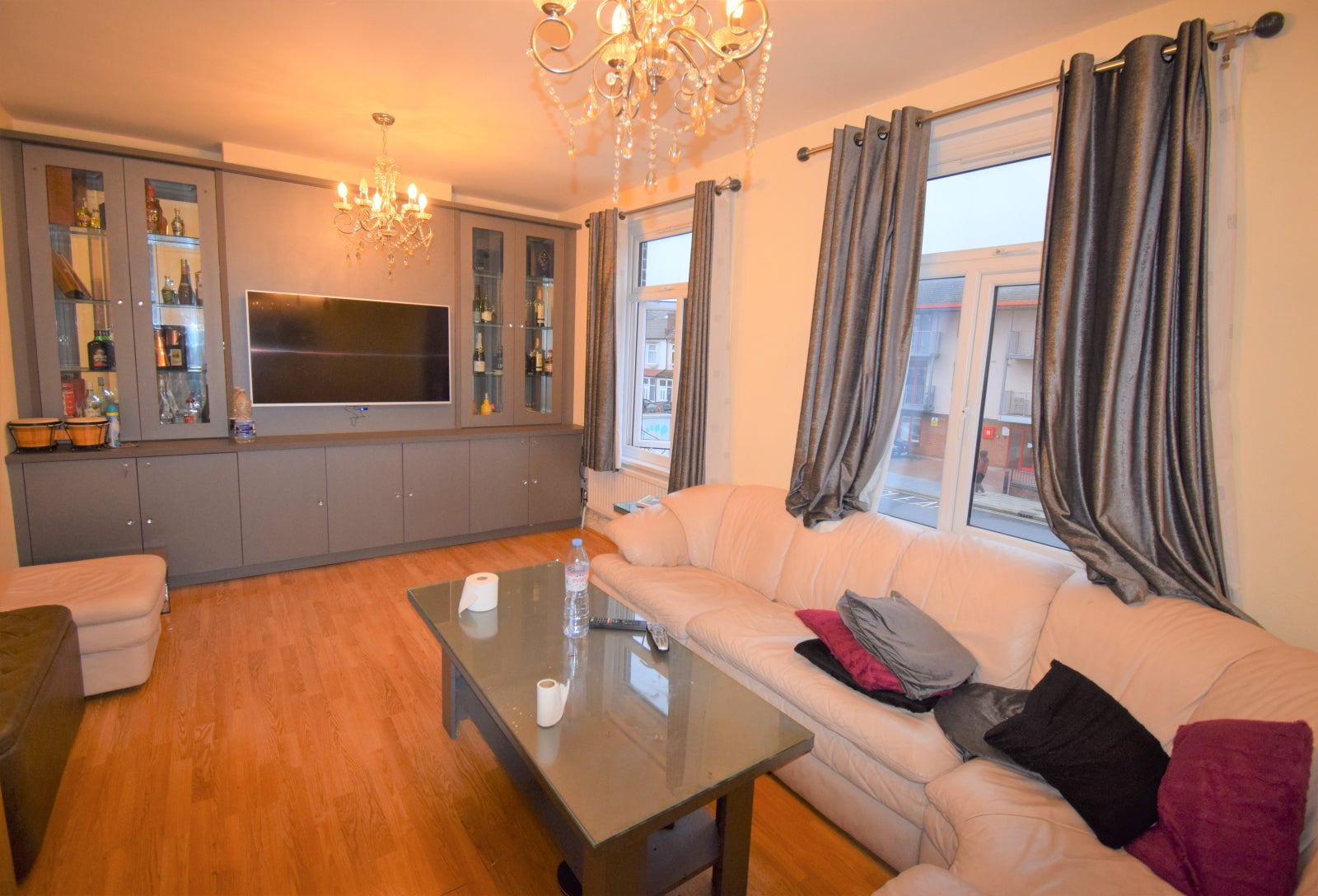 Flat Beehive Lane in Greater London