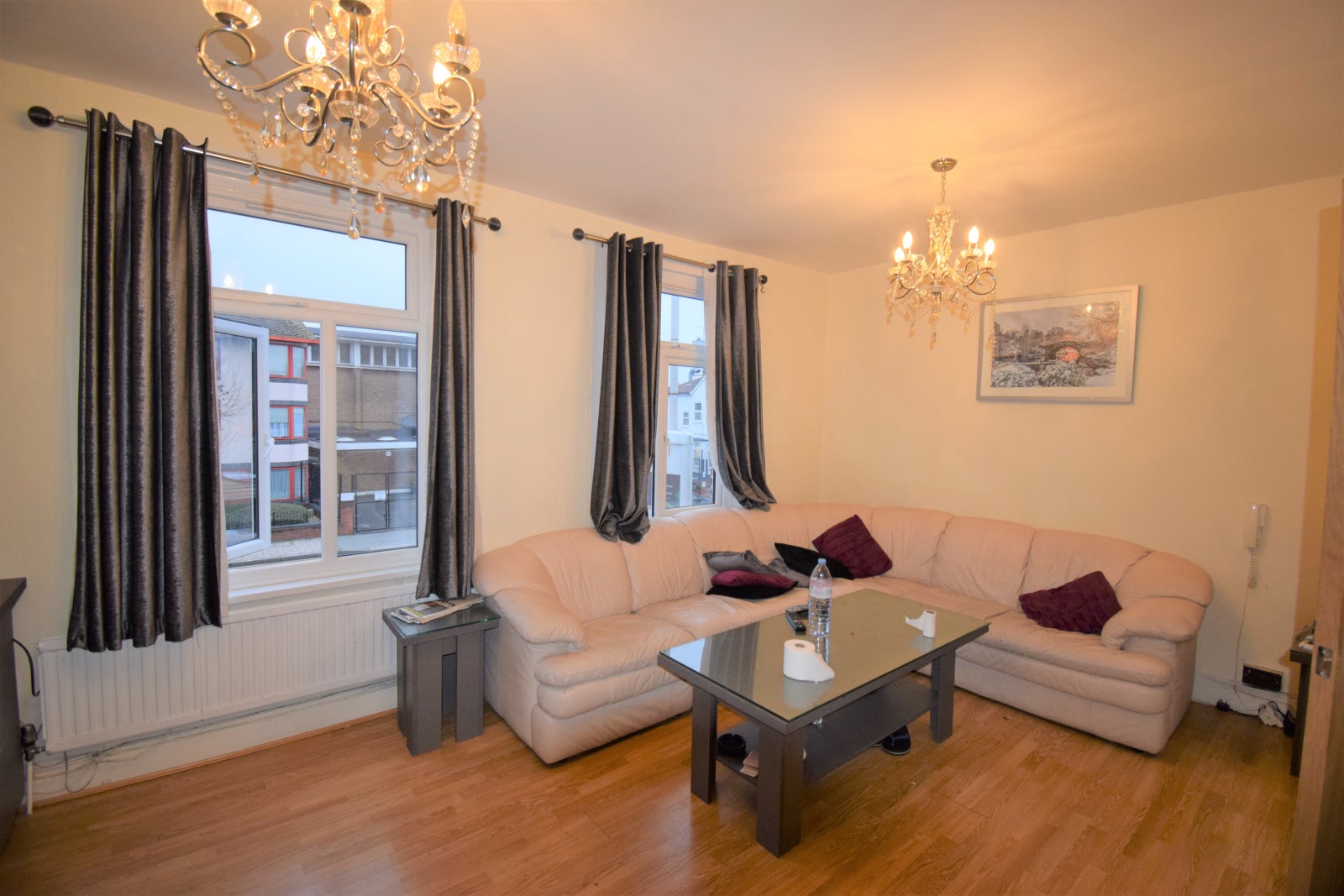 Flat Beehive Lane in Greater London
