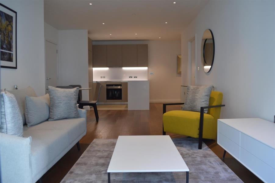 Flat Elvin Gardens in London
