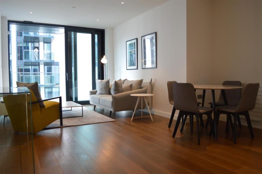 Flat Elvin Gardens in London