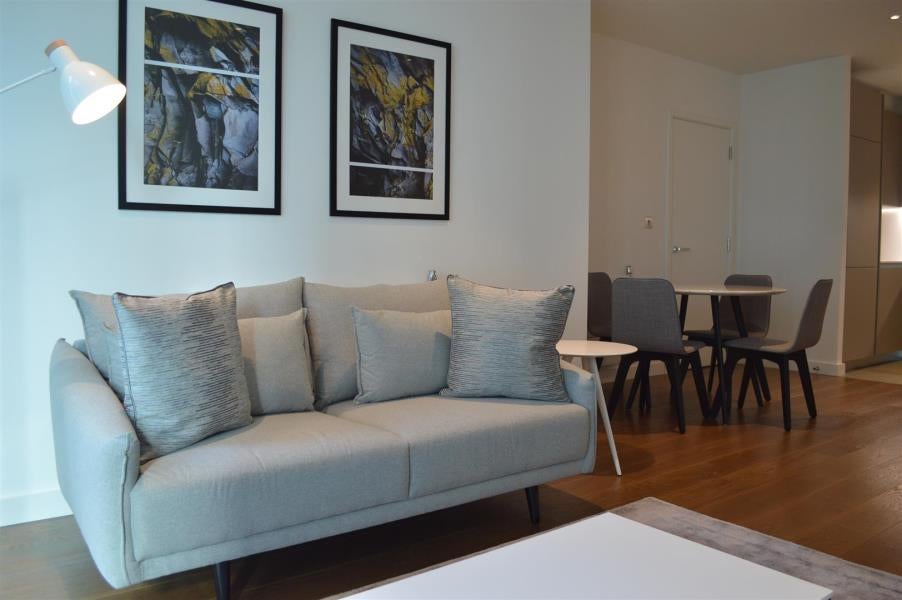 Flat Elvin Gardens in London