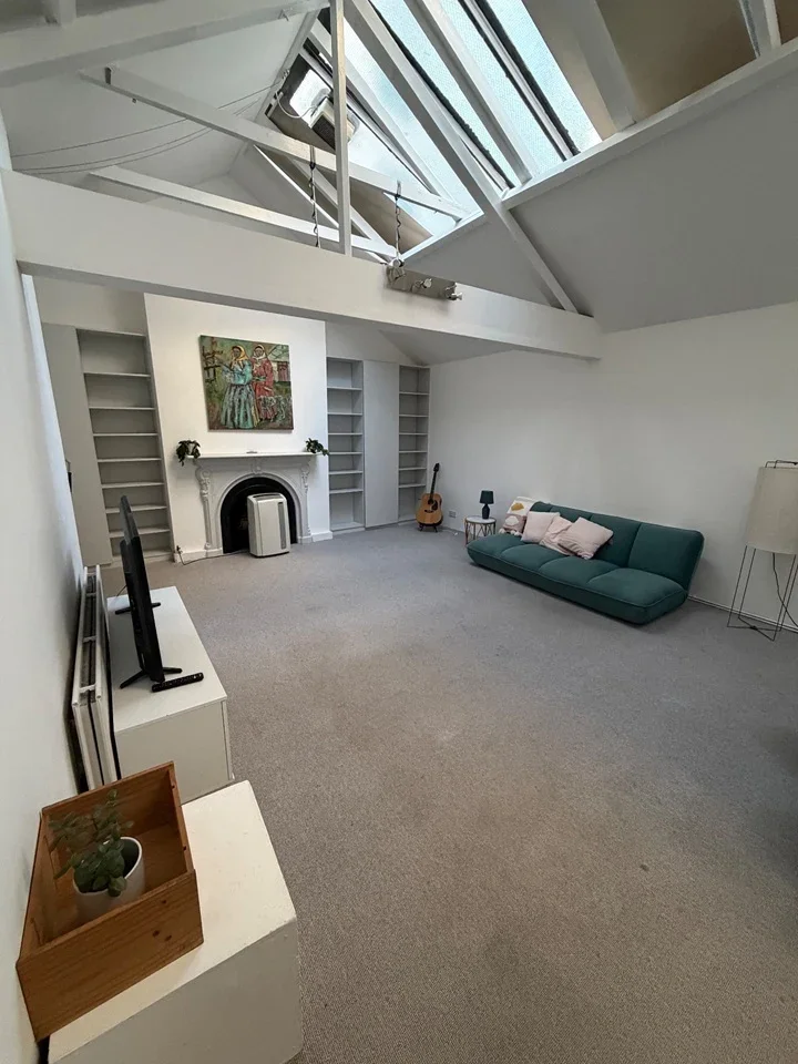 Flat Decima Street in Greater London