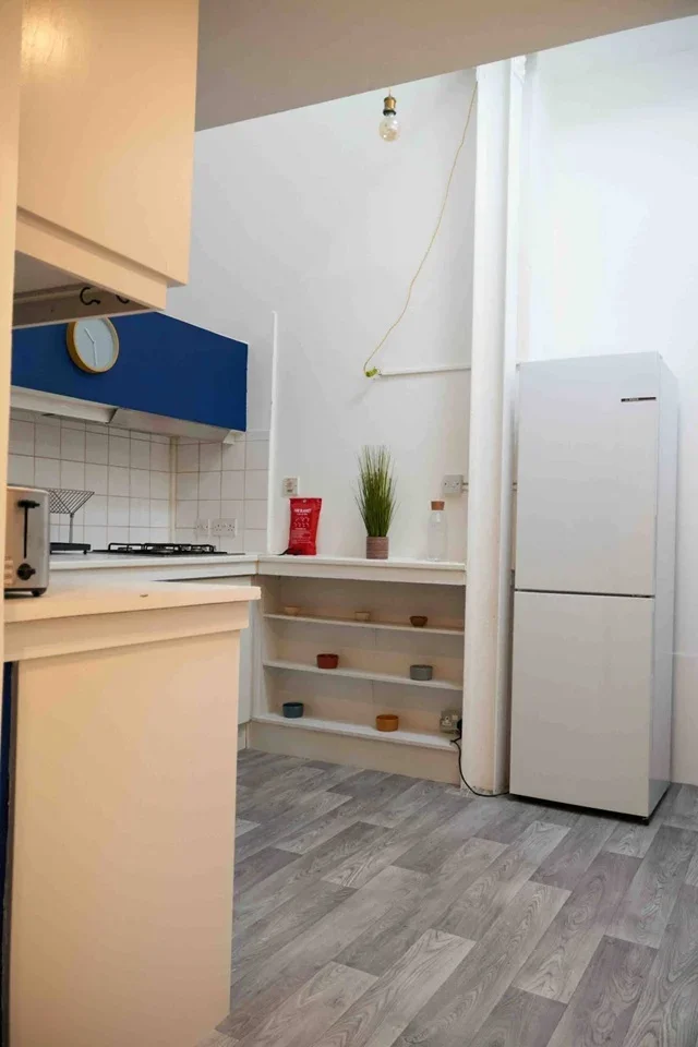 Flat Decima Street in Greater London