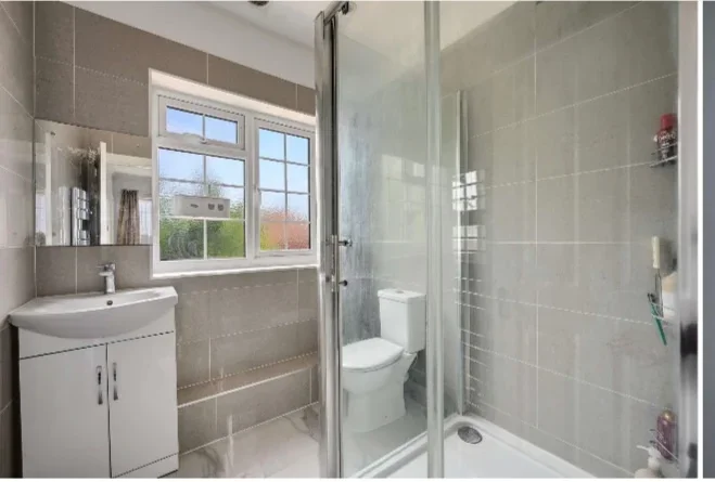 Room Windermere Road in Greater London