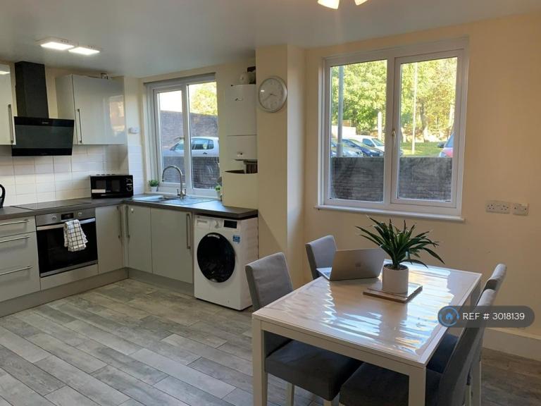 Flat Dowdeswell Close in Greater London