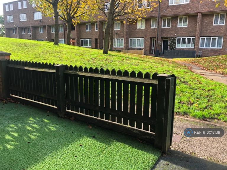 Flat Dowdeswell Close in Greater London