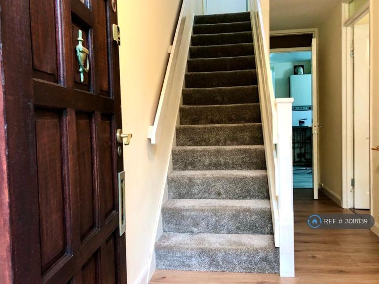 Flat Dowdeswell Close in Greater London