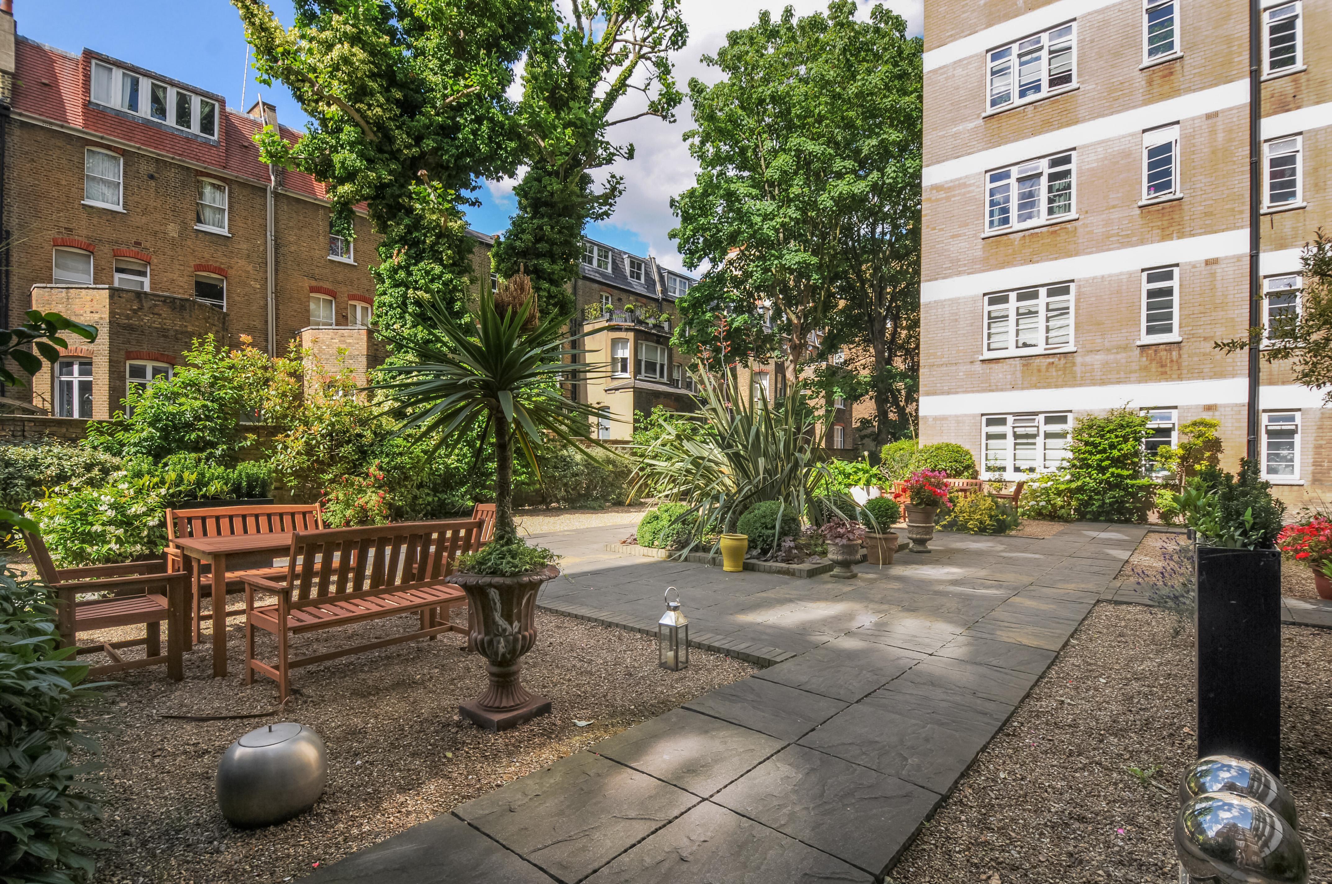 Flat Old Brompton Road in Greater London