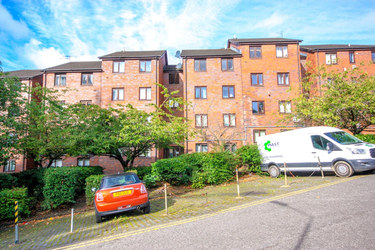 Flat Dyce Lane in Glasgow