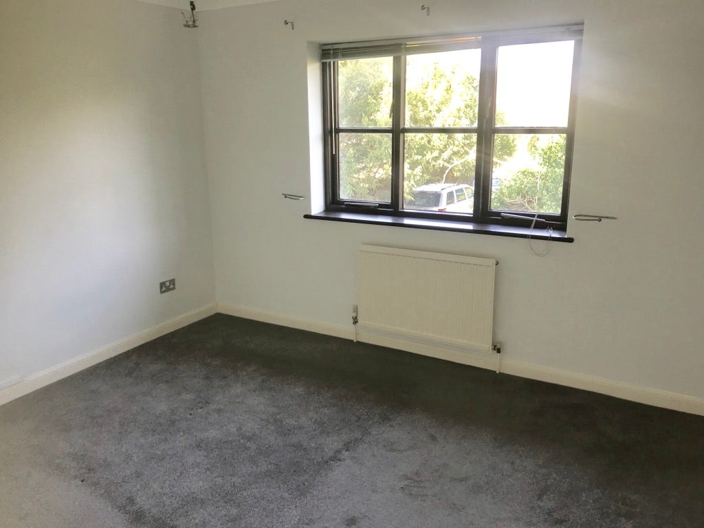 Flat Blenheim Chase in Southend-on-Sea
