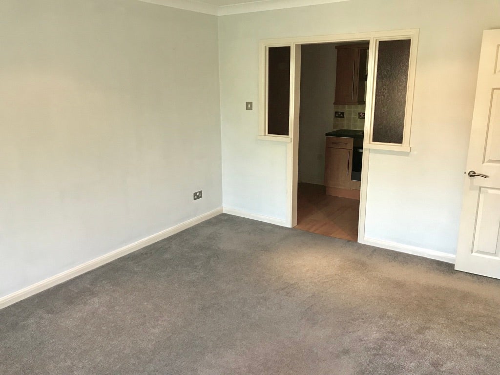 Flat Blenheim Chase in Southend-on-Sea