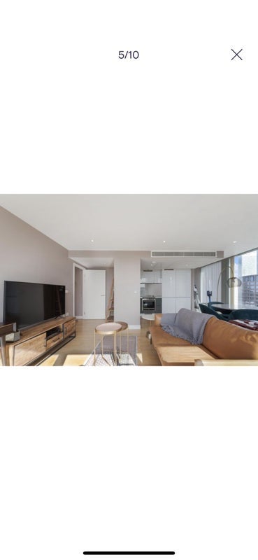 Room Marsh Wall in Greater London