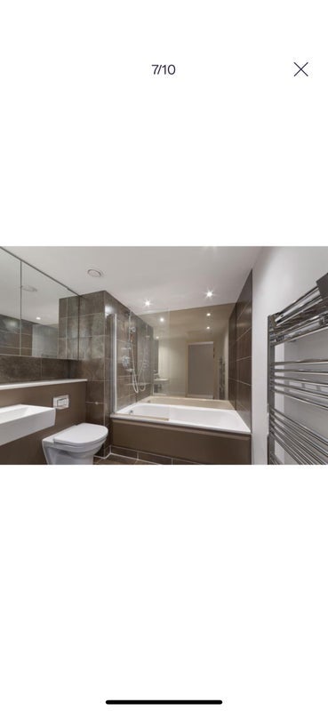 Room Marsh Wall in Greater London