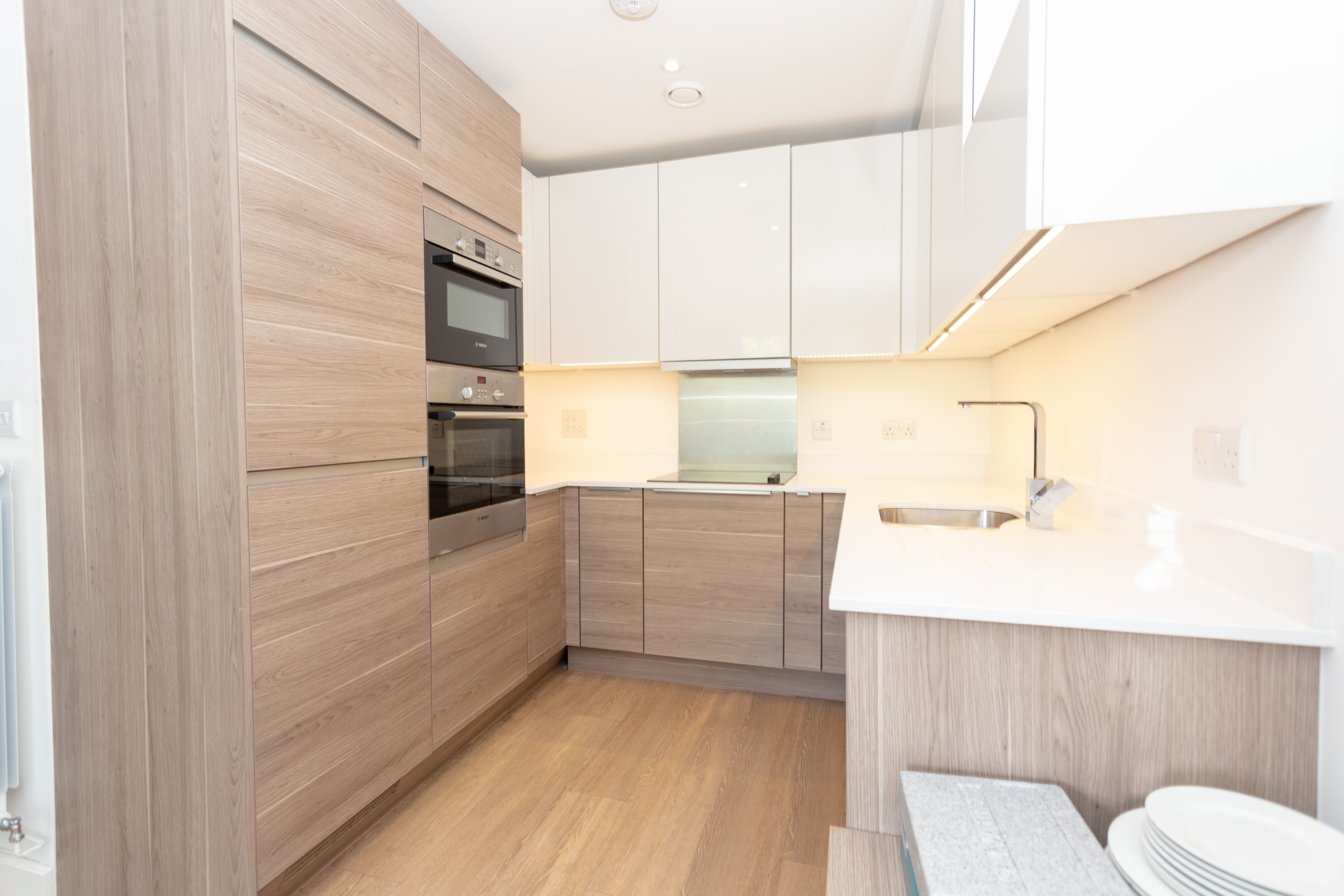 Flat Iceland Place in Greater London