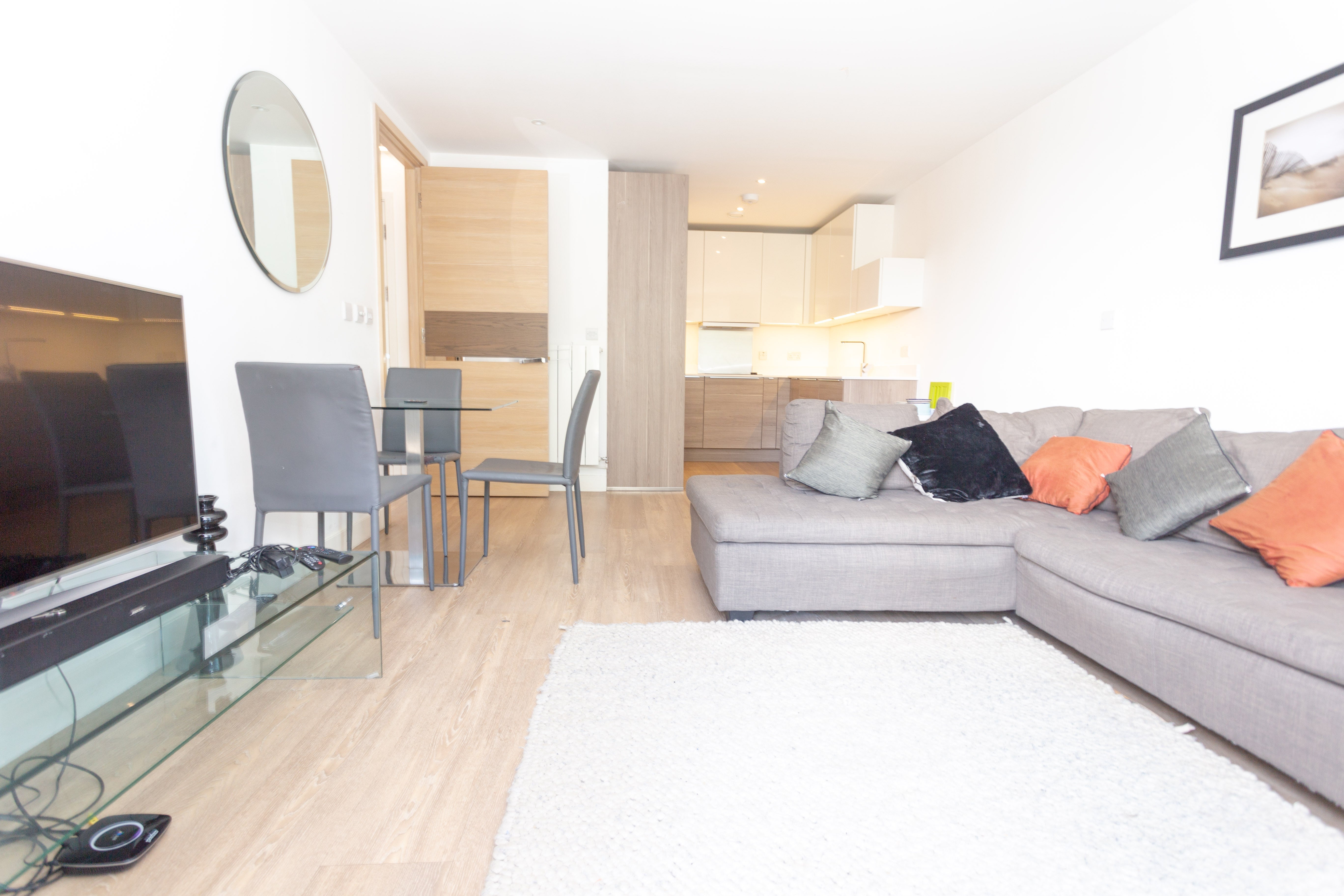 Flat Iceland Place in Greater London