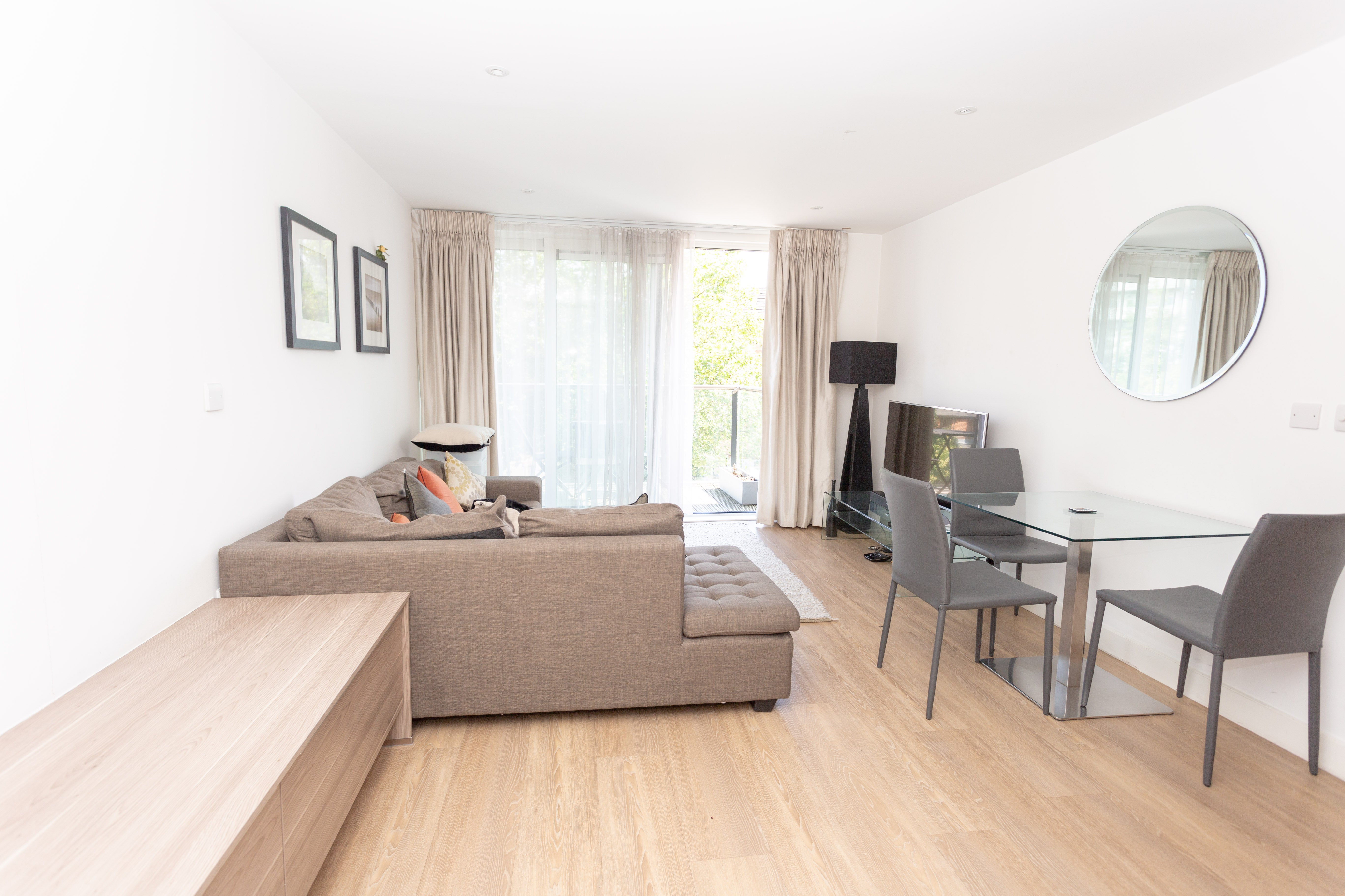 Flat Iceland Place in Greater London