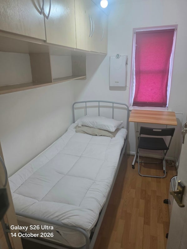 Room Newmarsh Road in Greater London