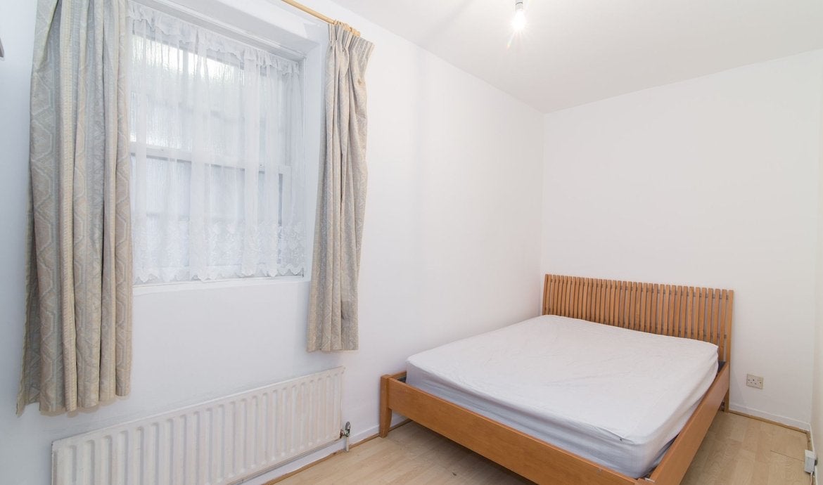 Flat Opal Street in Greater London