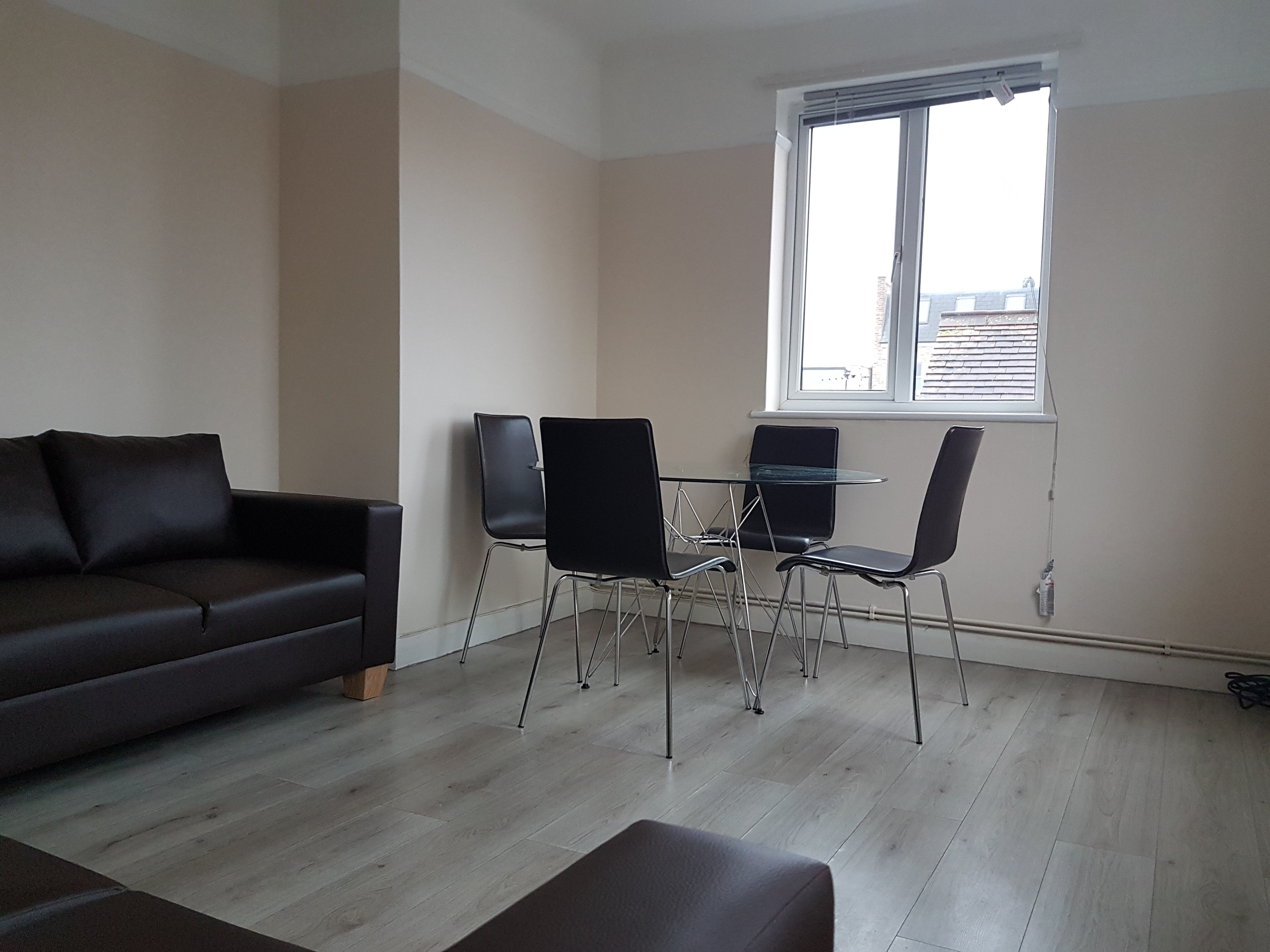 Flat Montague Road in Greater London