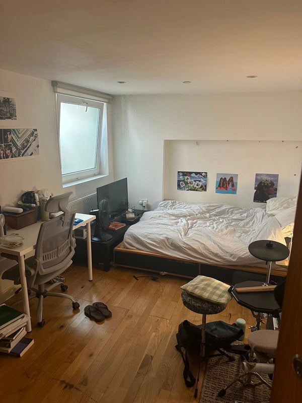 Room The Broadway in Greater London