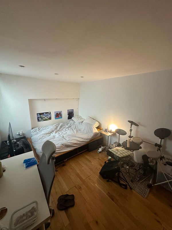 Room The Broadway in Greater London
