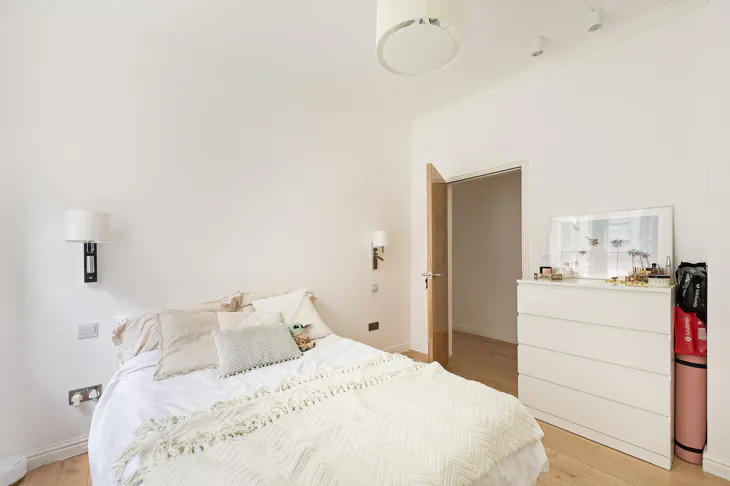 Flat Ashburnham Road in Greater London