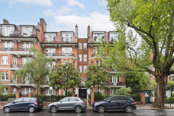 Flat Ashburnham Road in Greater London