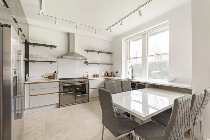 Flat Ashburnham Road in Greater London