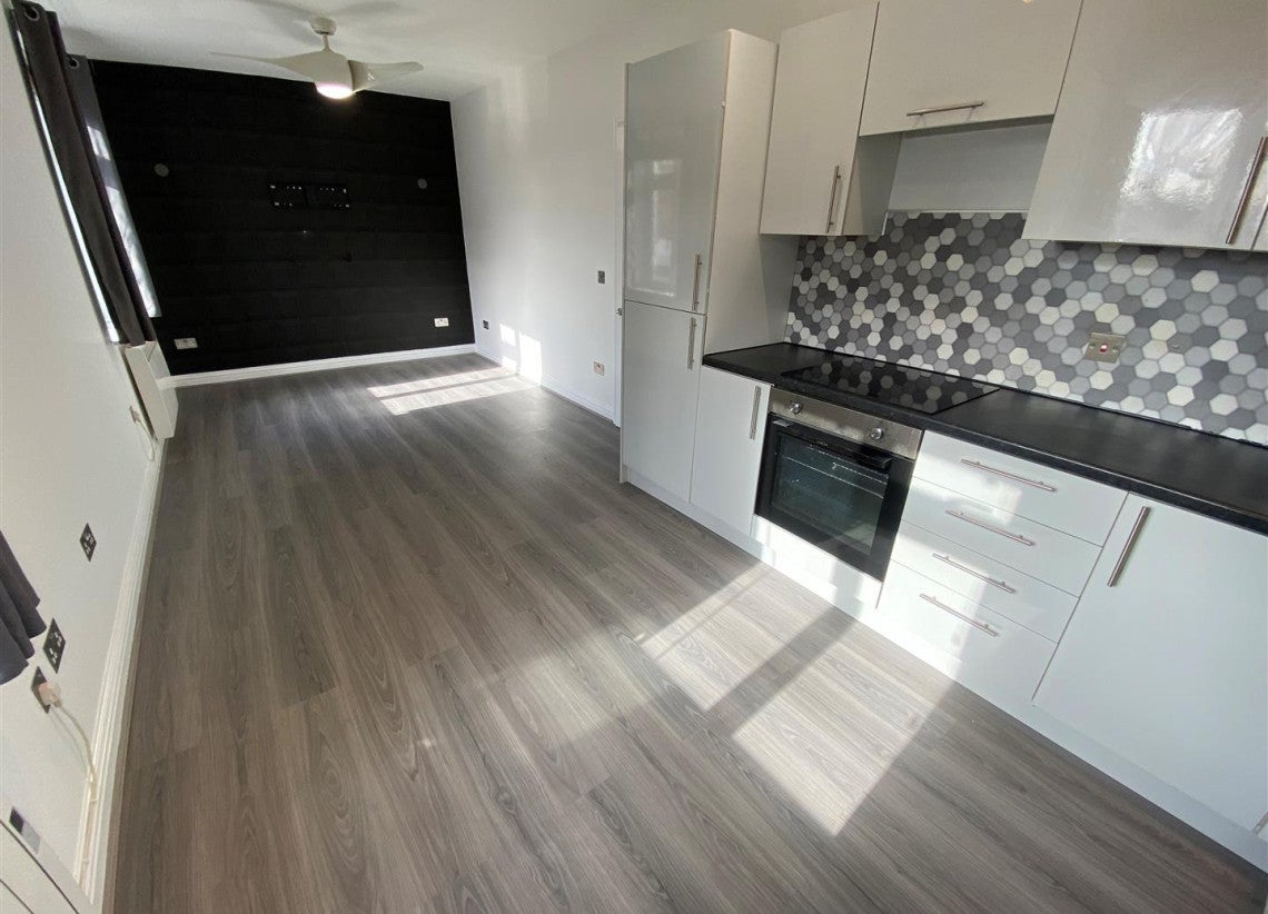 Flat Warwick Road in Kenilworth