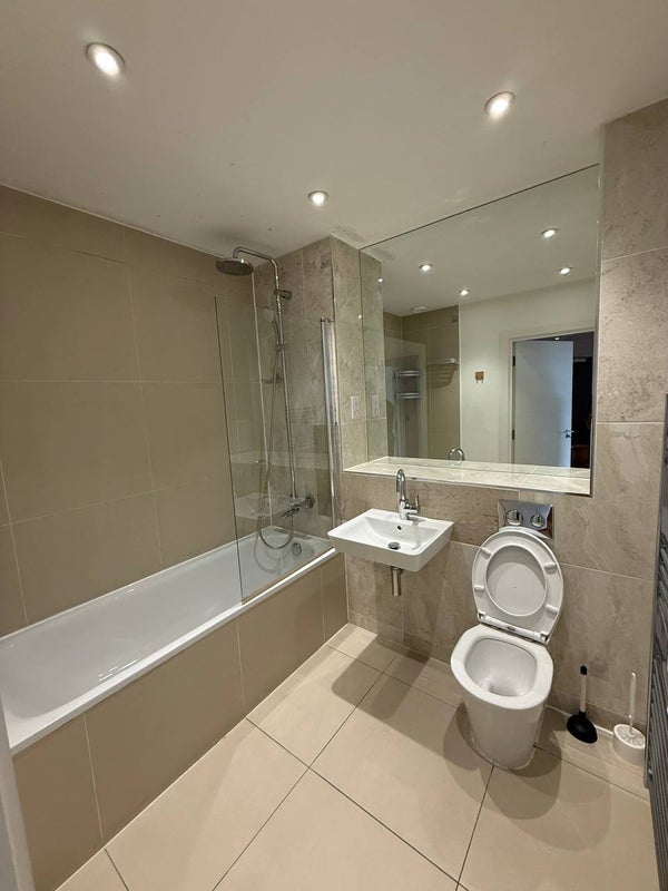 Room Wellington Street in Greater London