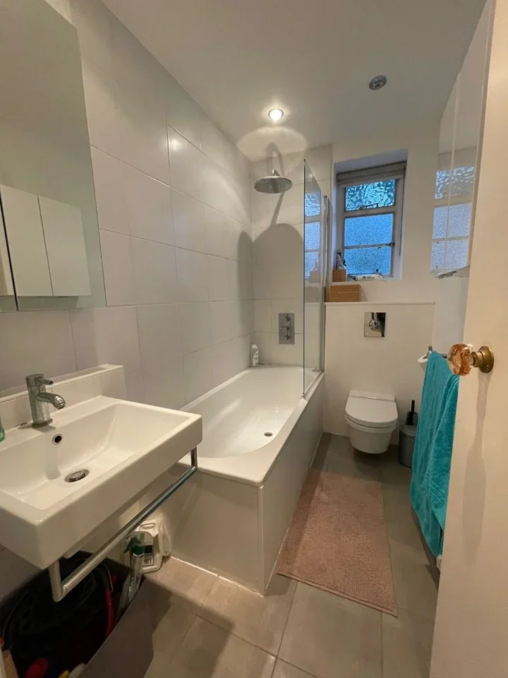 Flat Haverstock Hill in Greater London
