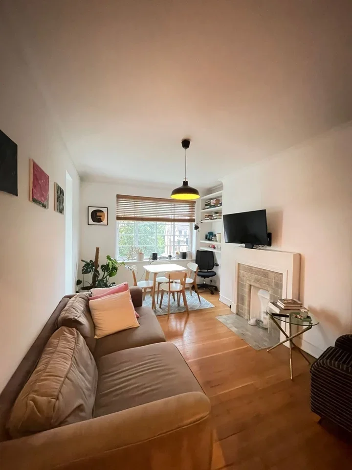 Flat Haverstock Hill in Greater London