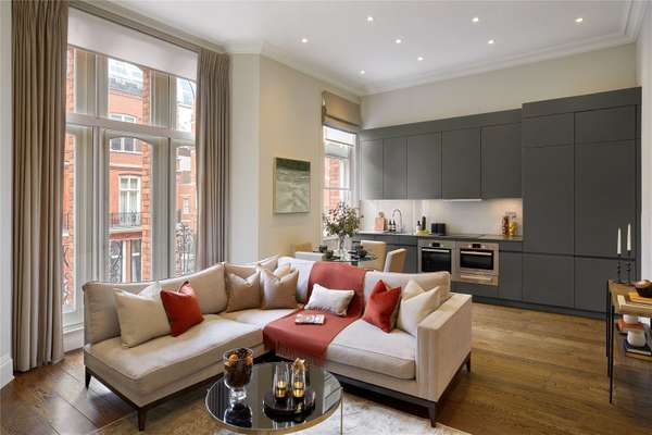 Flat Green Street in City of Westminster