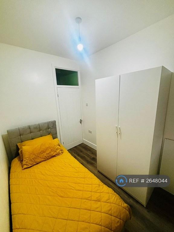 Room Headcorn Road in Greater London