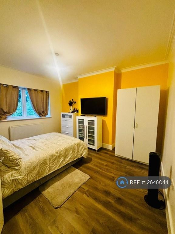Room Headcorn Road in Greater London