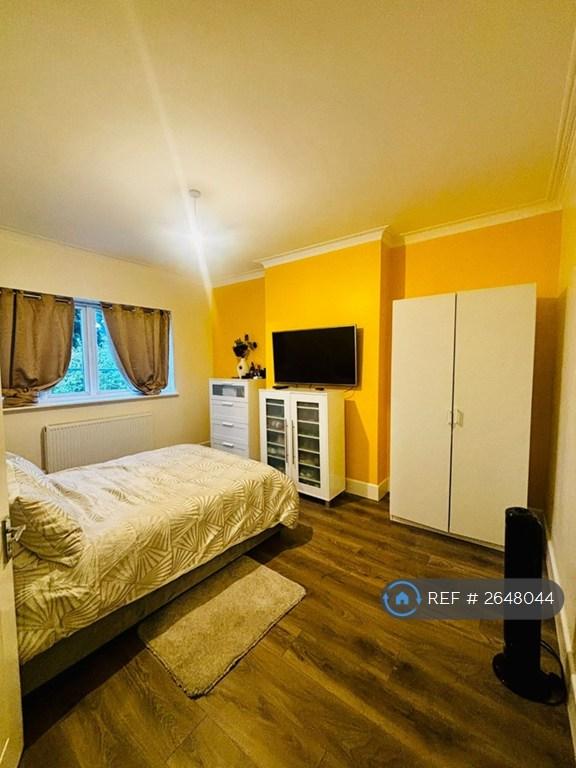 Room Headcorn Road in Greater London