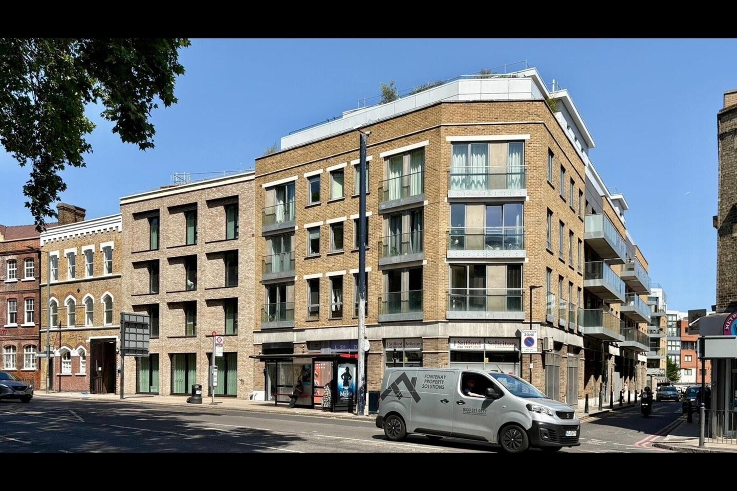Flat Commercial Road in Greater London