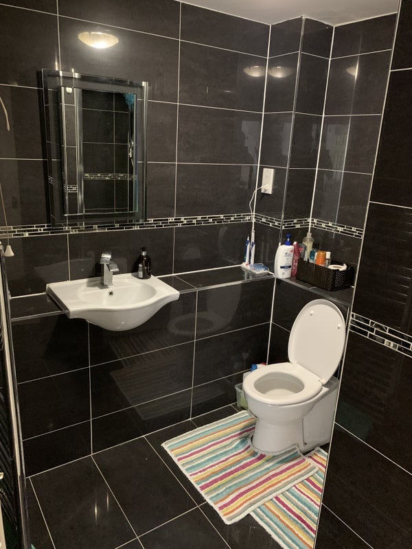 Room Wheat Sheaf Close in Greater London