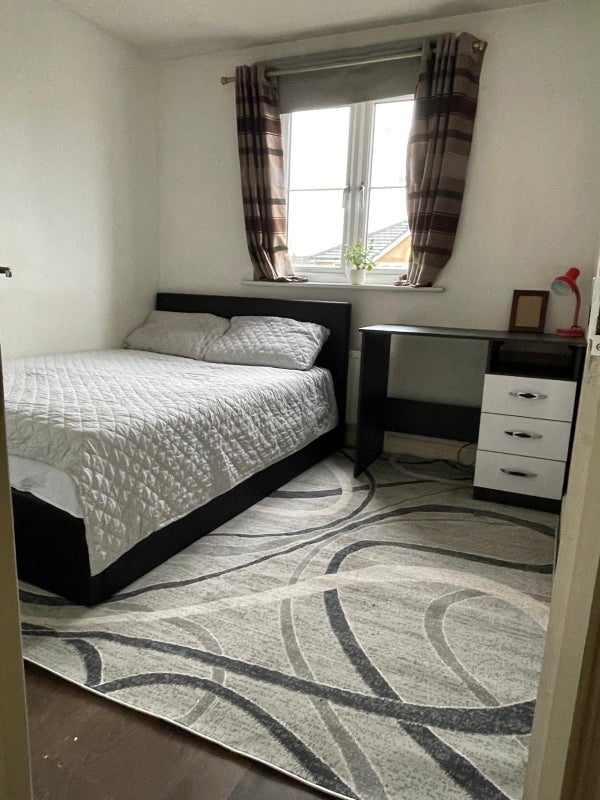 Room Wheat Sheaf Close in Greater London