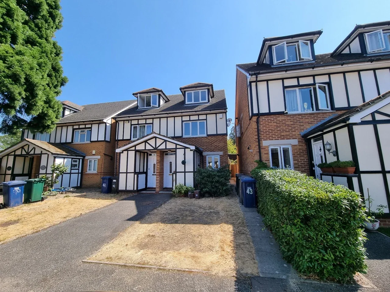 House Heton Gardens in Greater London